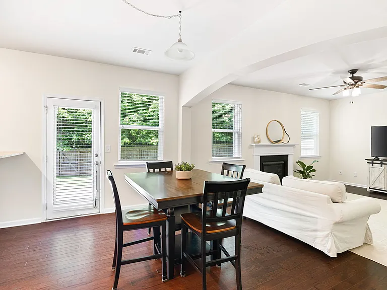 223 Jefferson Ave — Photo 15