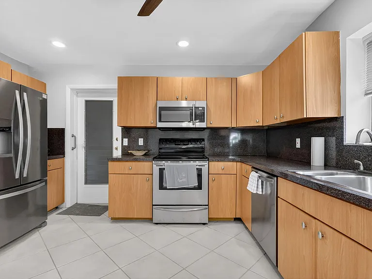 870 NW 32nd Ave — Photo 11