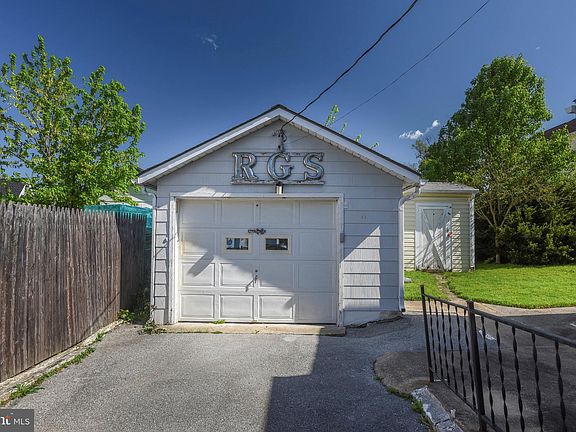 3rd image of 203 W Summit Ave