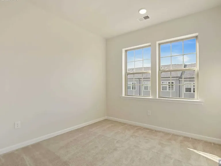 7 Leahy Dr — Photo 31
