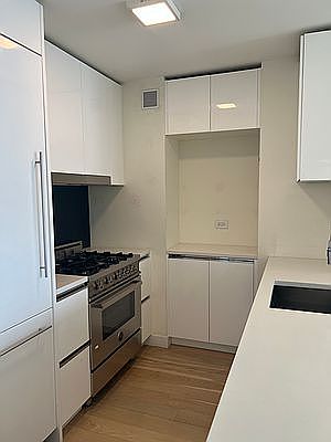 5th image of 301 W 53rd St APT 17A