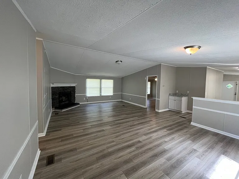 6803 Waters Ave — Photo 14