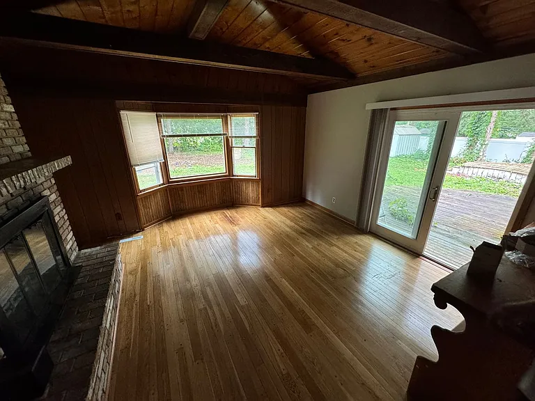 2910 Killarney Dr — Photo 10