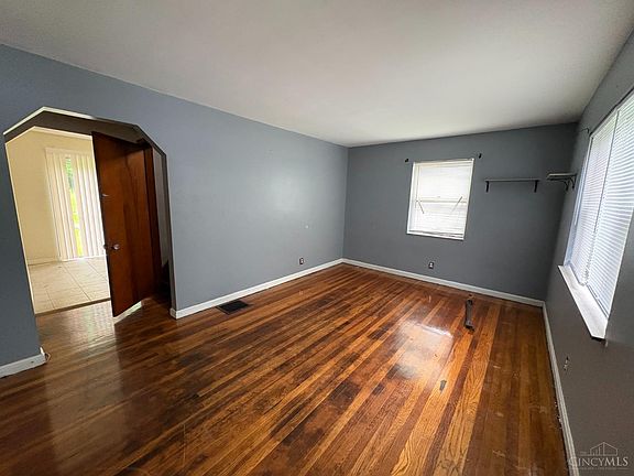 2nd image of 218 Ridgeway Rd
