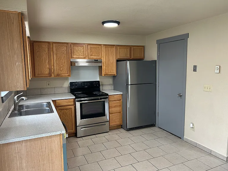 1765 Queen Ave SW — Photo 11