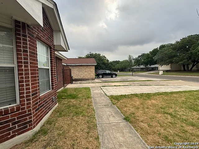 3 bed, 2.0 bath, 1401 sqft, $1,595 — Photo 4