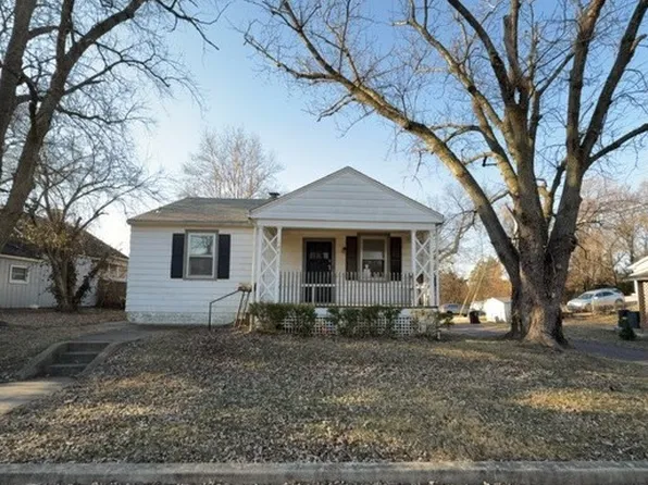 709 Benton St, Belleville, IL 62220