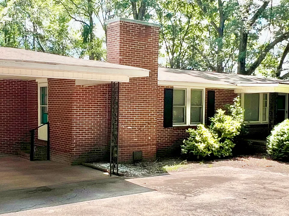 303 Hanson Dr