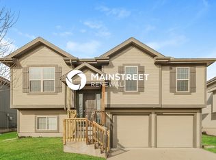 106 Samantha St, Raymore, MO 64083