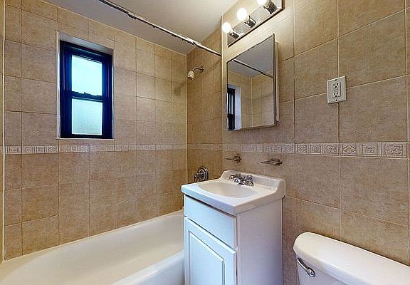 5th image of 20-55 Crescent St #2AA