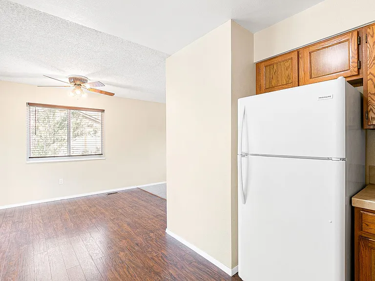 1405 S Sierra Dr — Photo 10