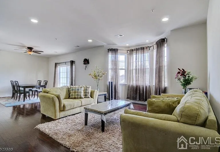 331 Pond Ln — Photo 7