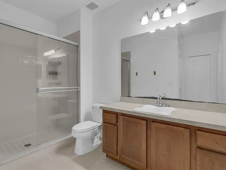 4210 Windsor Lake Cir — Photo 11