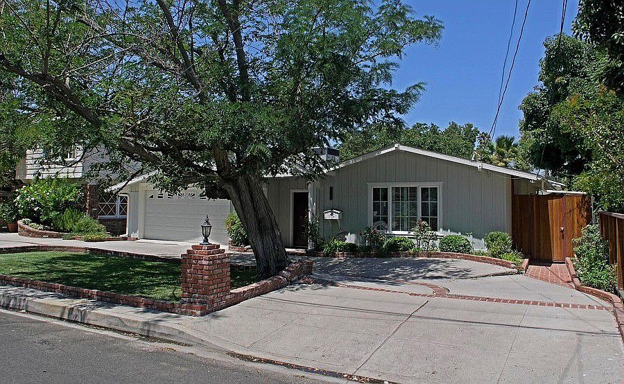1st image of 12821 Sarah St
