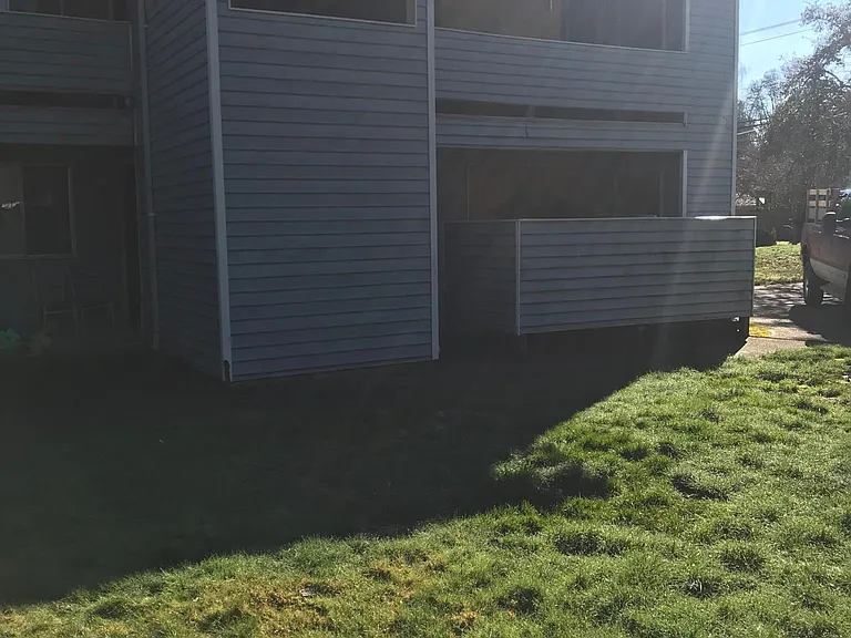 355 NE Jackson St — Photo 11