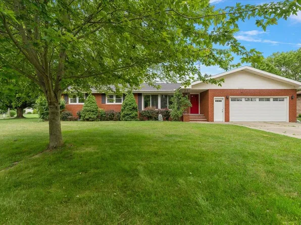 5866 Ponderosa Dr, Stevensville, MI 49127