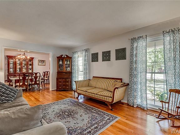 4th image of 3907 Somerset Pl