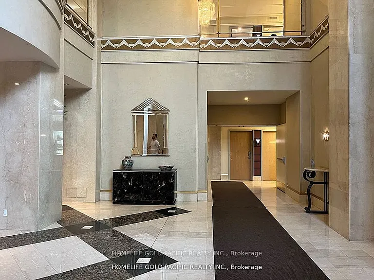 88 Corporate Dr #Penthouse 17 — Photo 5