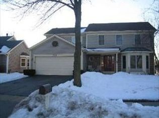 526 Bristol Dr, Carol Stream, IL 60188