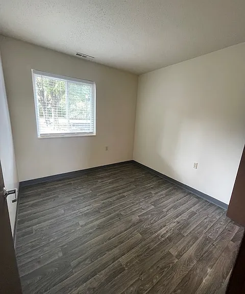 Willow Springs Apartments — Photo 24