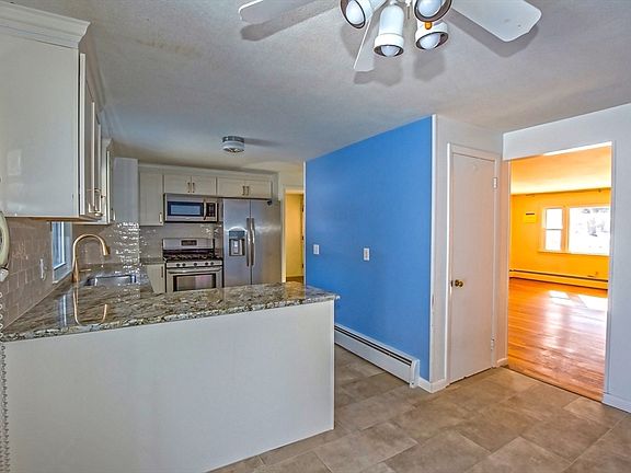 5th image of 208 Birch Rd