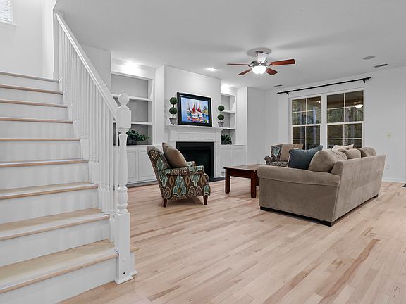 3rd image of 3581 W Higgins Dr