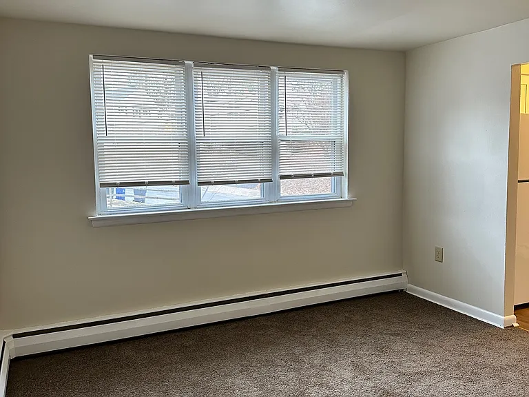 Castlewood Apartments — Photo 12