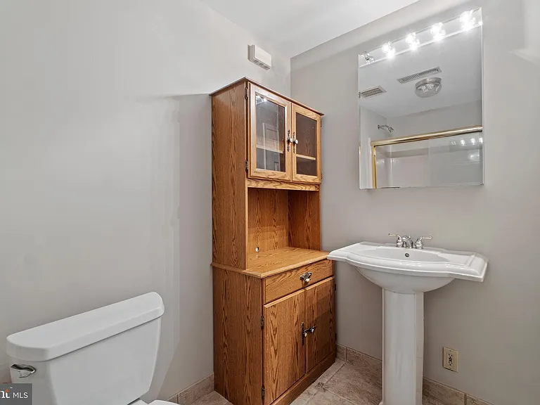 21163 Crocus Ter — Photo 25