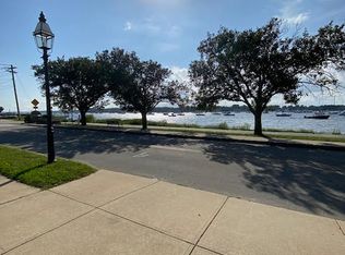 725 Hope St APT 2F, Bristol, RI 02809