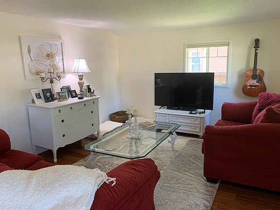 4th image of 107 W Richmond Ave