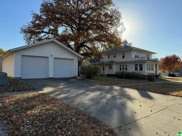 21 W 4th St, Remsen, IA 51050