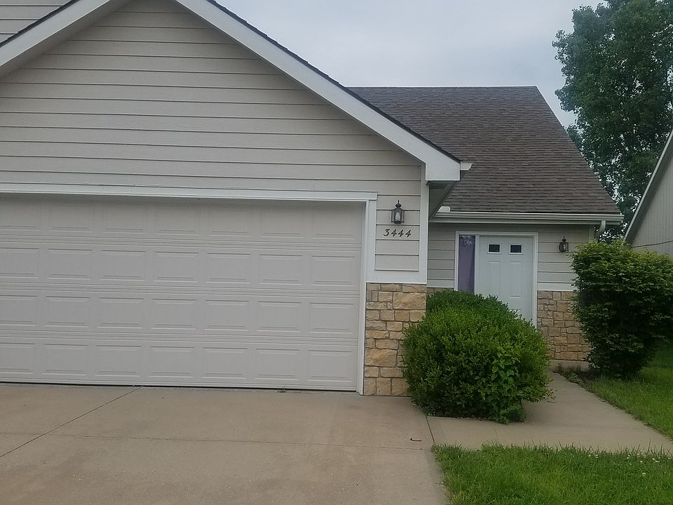 Pictures are of a similar unit in same area. Exteriors and floor plans are the same.