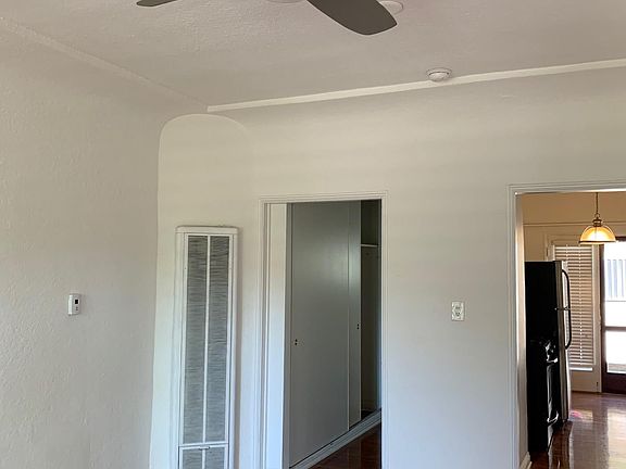 5th image of 2355 Cove Ave APT 201