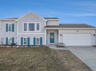 3739 Amber Oaks Dr, Howell, MI 48855