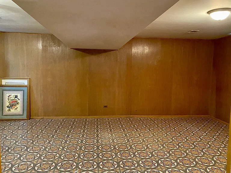 1056 Des Plaines Ave — Photo 20