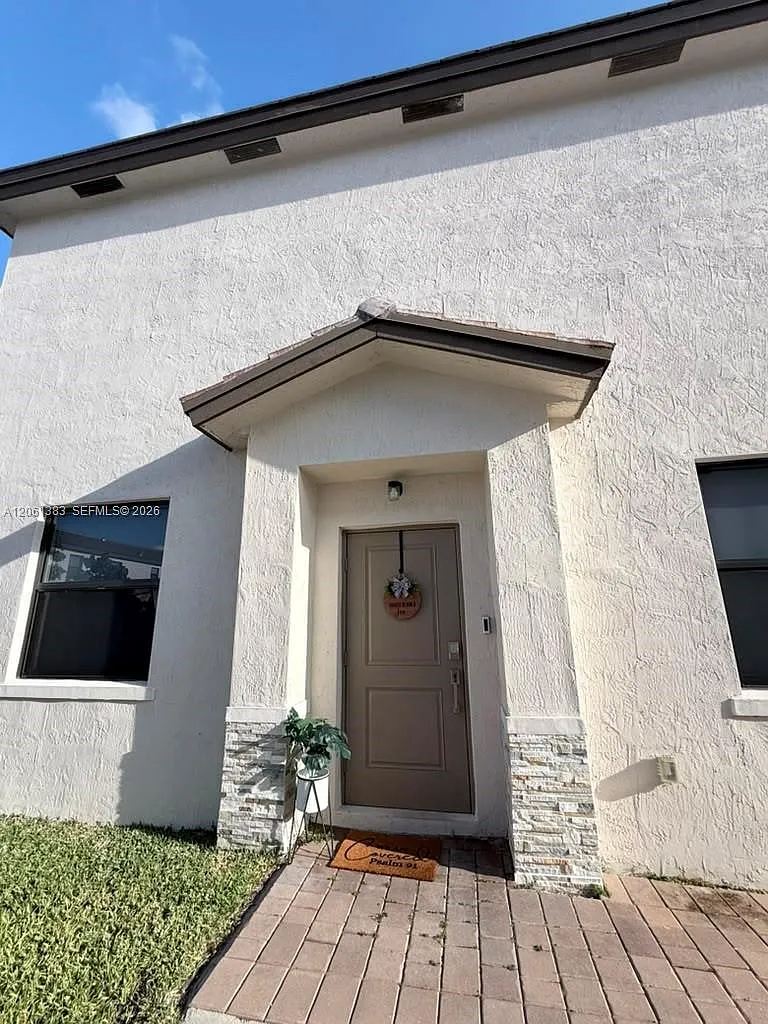 3 bed, 2.5 bath, 1812 sqft, $3,600 — Photo 1