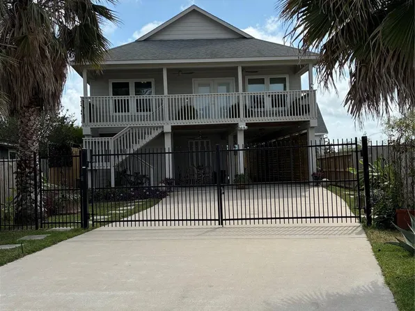 246 Debbie Ln, San Leon, TX 77539