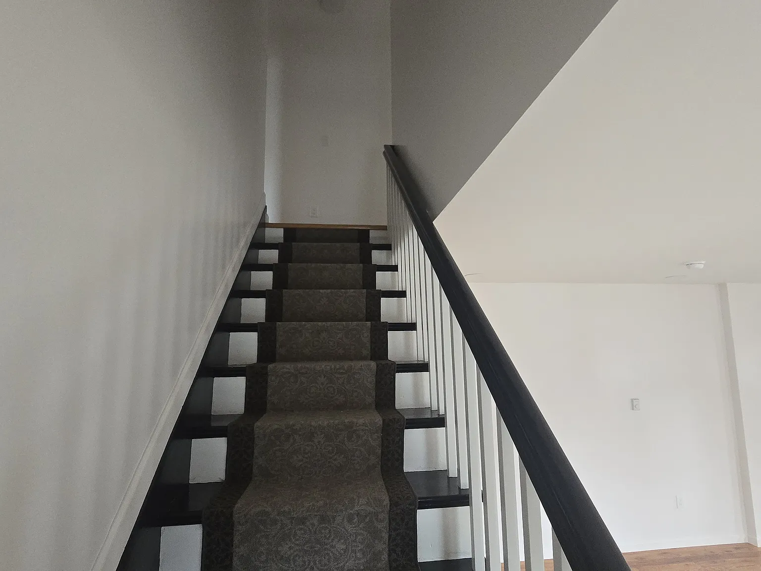 3 bed, 1600 sqft, $1,700 — Photo 2
