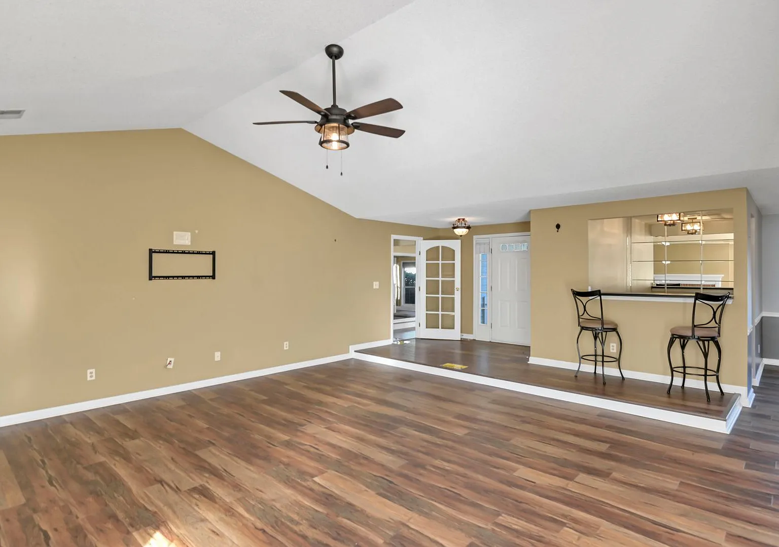 Charming 3-Bedroom, 2 bathHome in Columbia $2,200/Month! — Photo 4