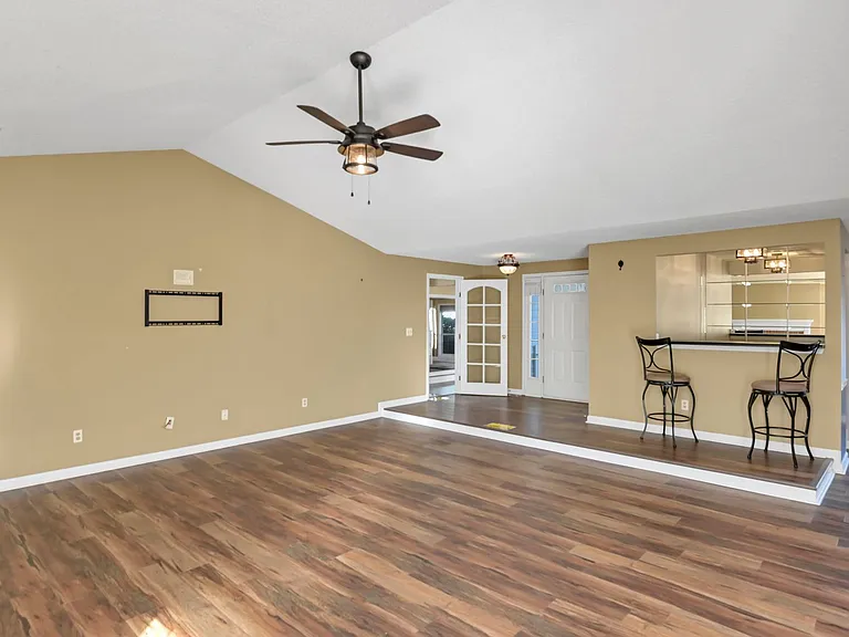 101 Grinders Mill Rd — Photo 4