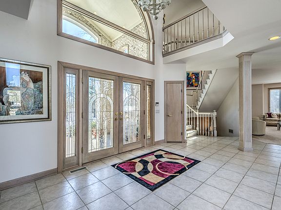4th image of 1740 Country Club Dr
