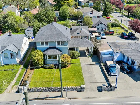 3107 Quadra St, Victoria, BC V8X 1E9
