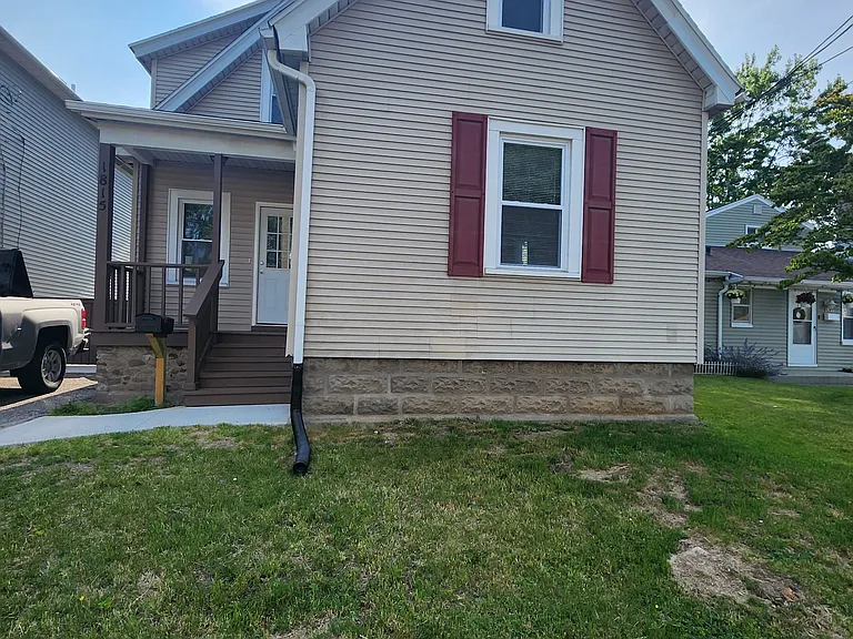 1815 N Goodman St — Photo 1