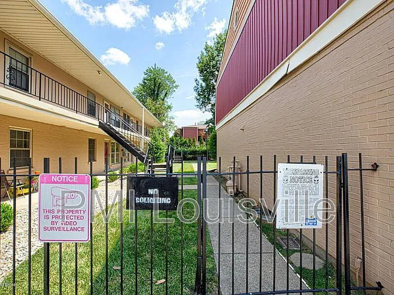 1 bed, 1.0 bath, 657 sqft, $1,100 — Photo 3