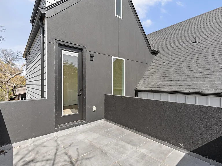 1402 Summit St #B — Photo 24