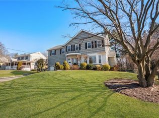 14 Lawridge Dr, Rye Brook, NY 10573