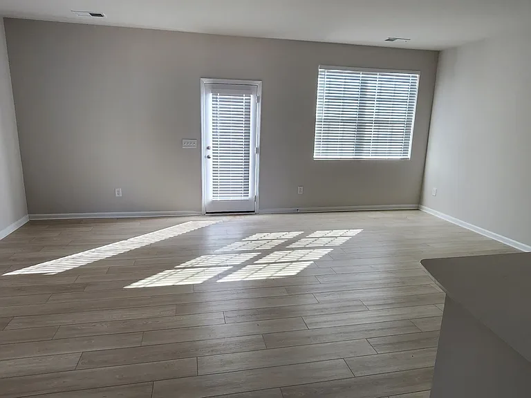 1636 Wren Creek Rd — Photo 6