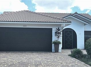 421 Kings Way, Naples, FL 34104