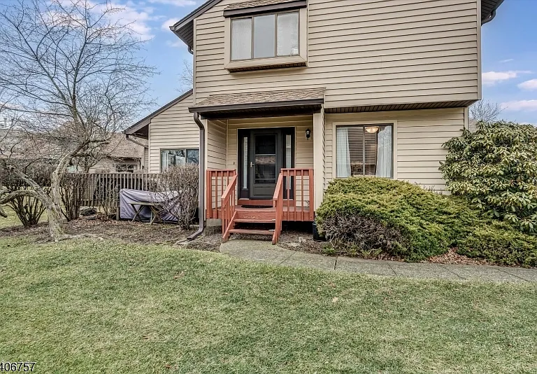 7 Eagle Dr — Photo 2