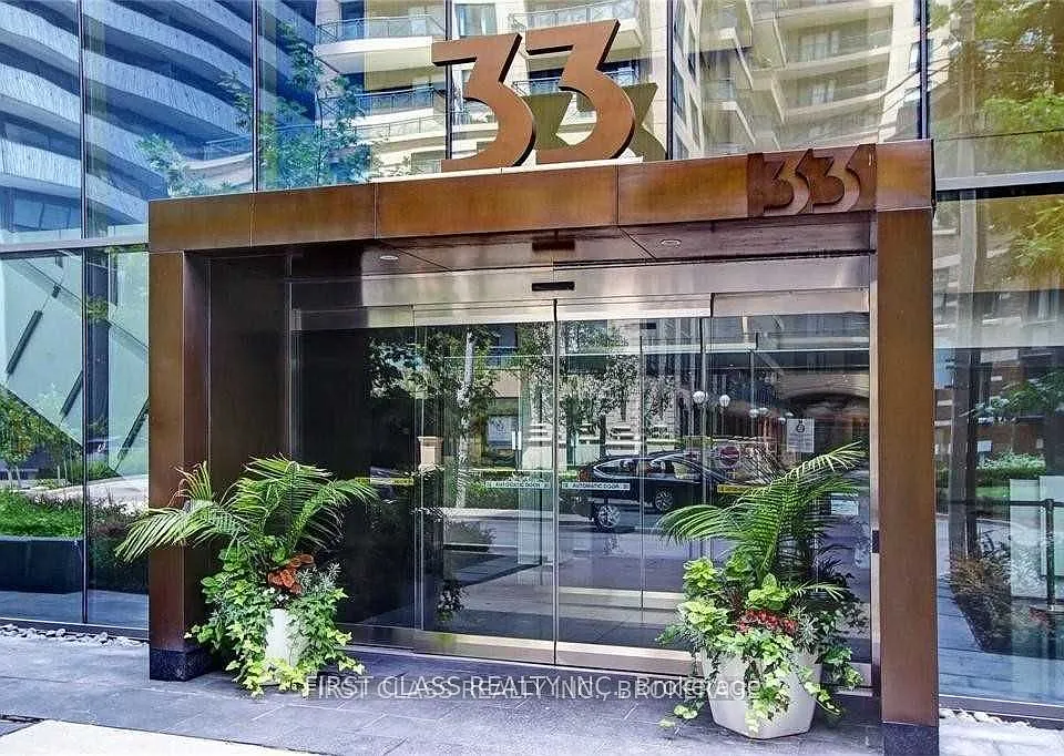 33 Charles St E #1409